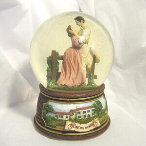 Vintage Gone with the Wind Rhett & Scarlett Waterglobe Figurine music box